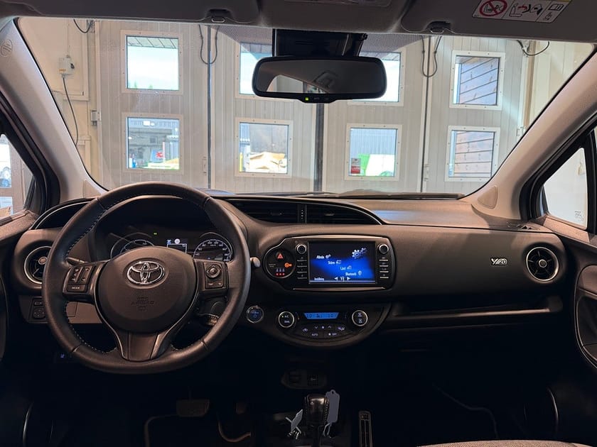 Bild 5 av Toyota Yaris Hybrid e-CVT Y20 B-kamera Lågmil M-värmare MOMS 101hk