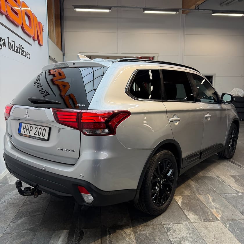 Bild 4 av Mitsubishi Outlander 2.0 4WD CVT Onyx 7-sits Taklucka 360° Dragkrok