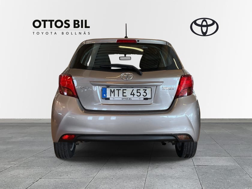 Bild 4 av Toyota Yaris 5-dörrar 1.33 Dual VVT-i Manuell, 99hk - Active / V-hjul, MoK
