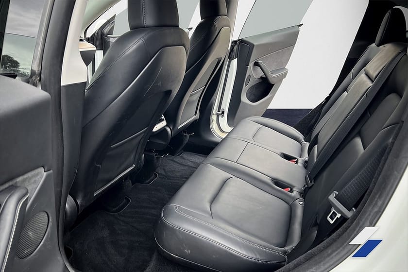 Bild 5 av Tesla Model Y Long Range AWD Dragkrok Autopilot Moms