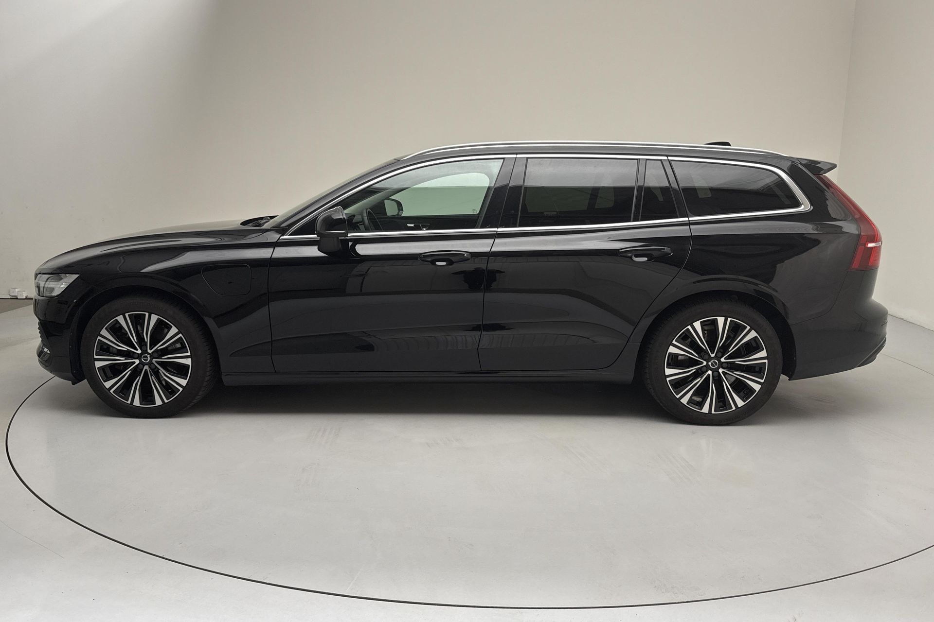Volvo V60 Recharge T6 AWD 2023, bild 2/10