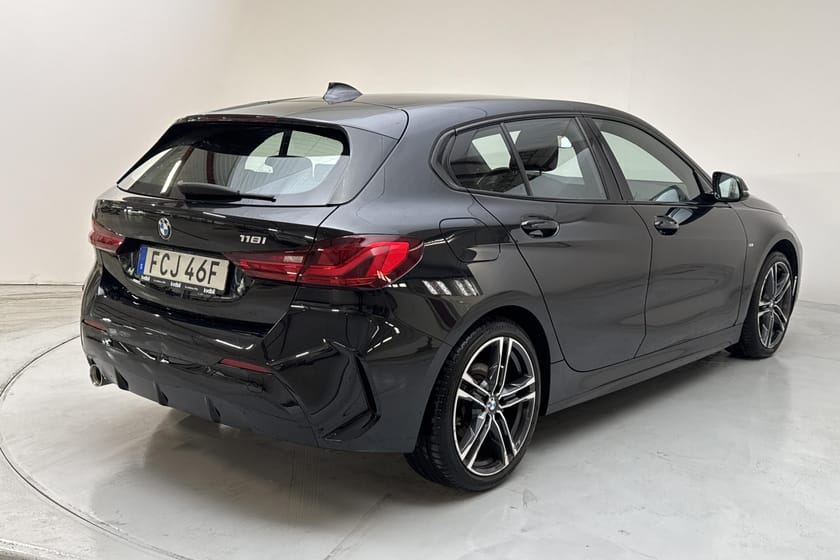 Bild 3 av BMW 118i 136hk Steptronic M-Sport GPS HiFi Cockpit