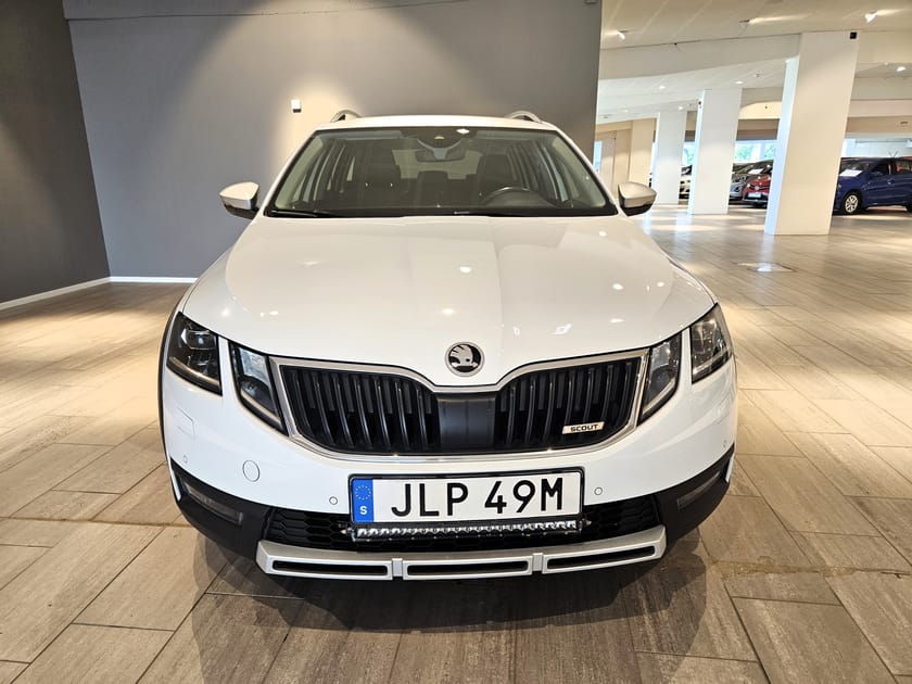 Bild 3 av Škoda Octavia Scout 2.0 TDI DSG 184hk | V-hjul Drag Värmare