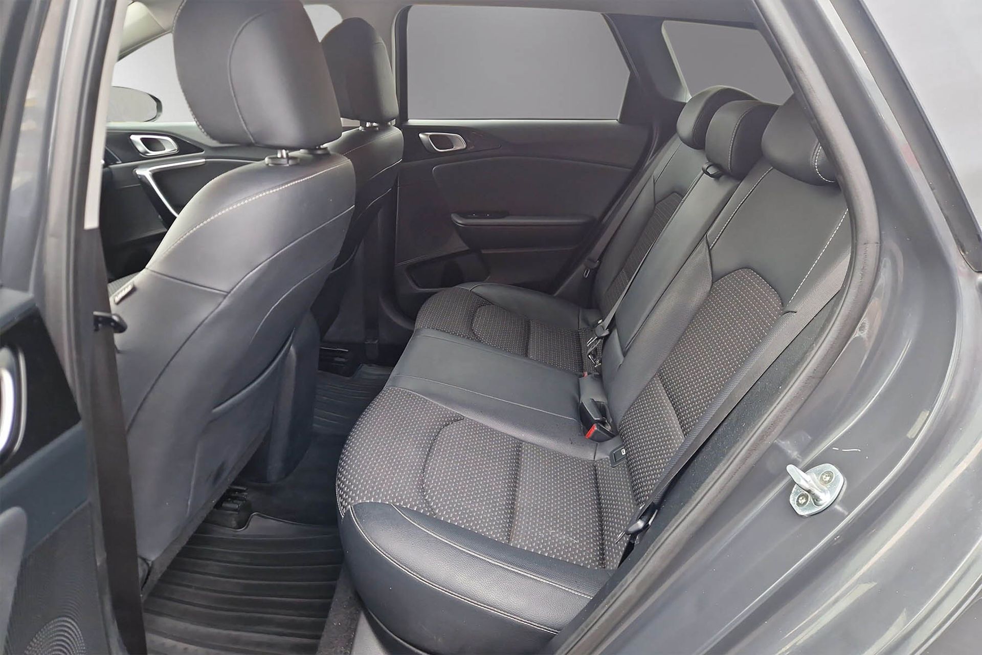 Kia Ceed 1.4 T-GDI 2019, bild 4/10