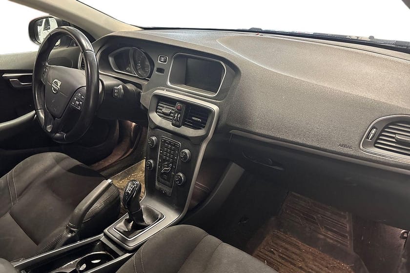 Bild 2 av Volvo V40 T3 Kinetic /VOC / Farthållare/ Kamrem bytt