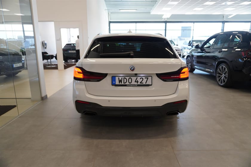 Bild 3 av BMW 520d xDrive Touring M-Sport Fartpilot Drag Värmare Adap LED