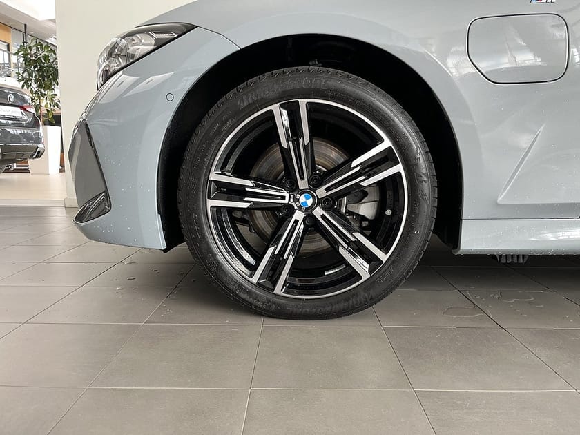 Bild 4 av BMW 330e xDrive Touring M Sport Drag Rattvärme Park Assist
