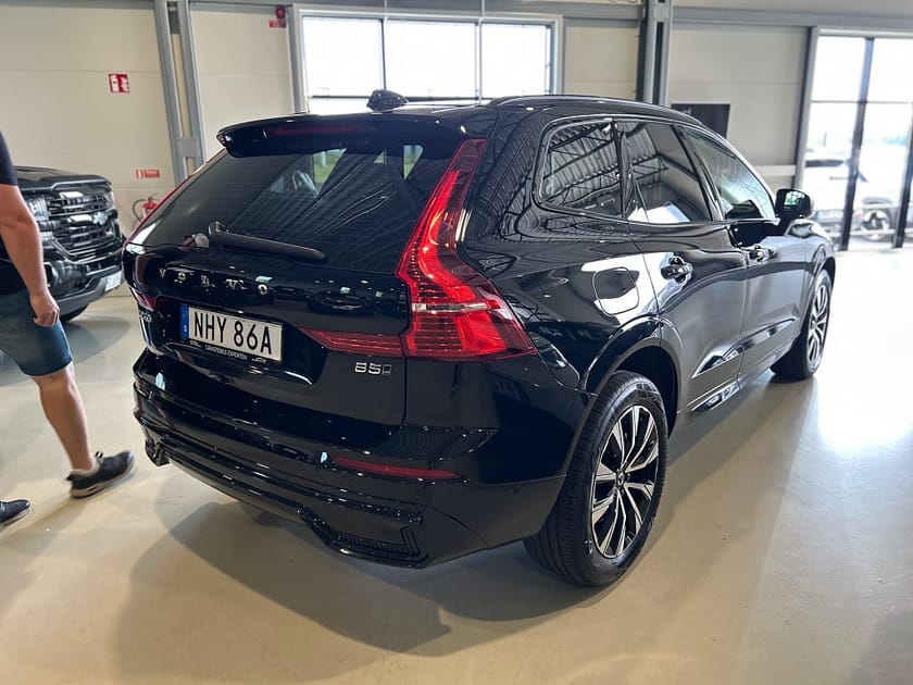 Bild 3 av Volvo XC60 B5 AWD Geartronic Plus Dark 250hk 360 / H/K / Drag