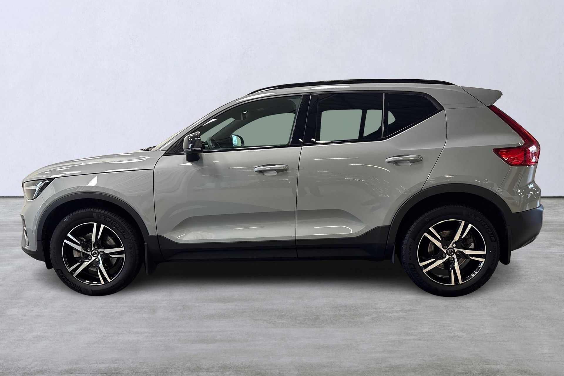 Volvo XC40 B3 FWD Bensin Plus Dark 2025, kuva 2/10