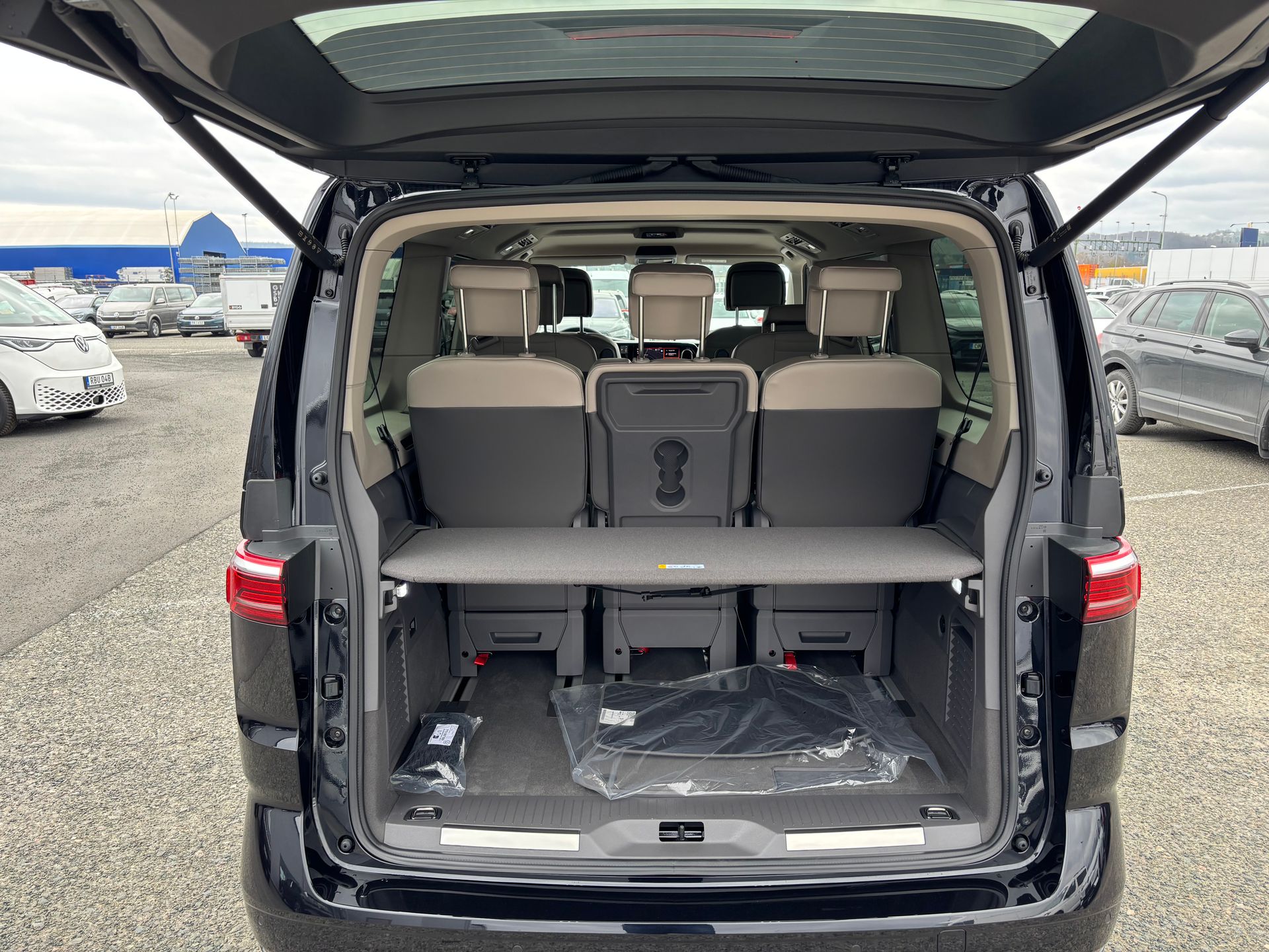 Volkswagen Transporter Multivan 2025, photo 6/10
