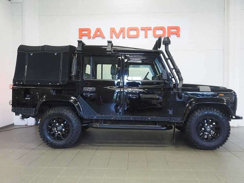 Bild 4 av Land Rover Defender 110 Dubbelhytt Pick Up 4x4 TD5 Black Edition Snorkel Extraljus Drag Pick-Up