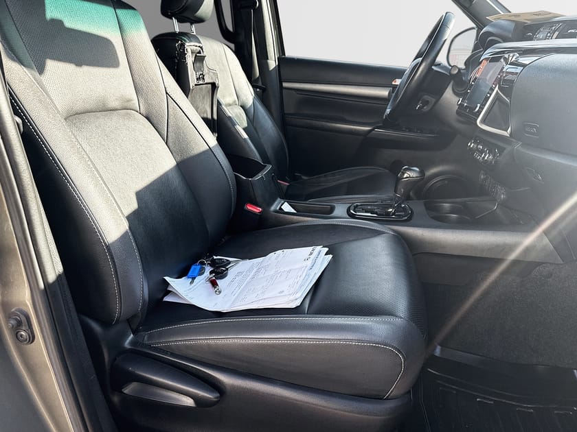 Bild 2 av Toyota Hilux Dubbelhytt D-CAB 2,8D Invincible JBL /Kåpa