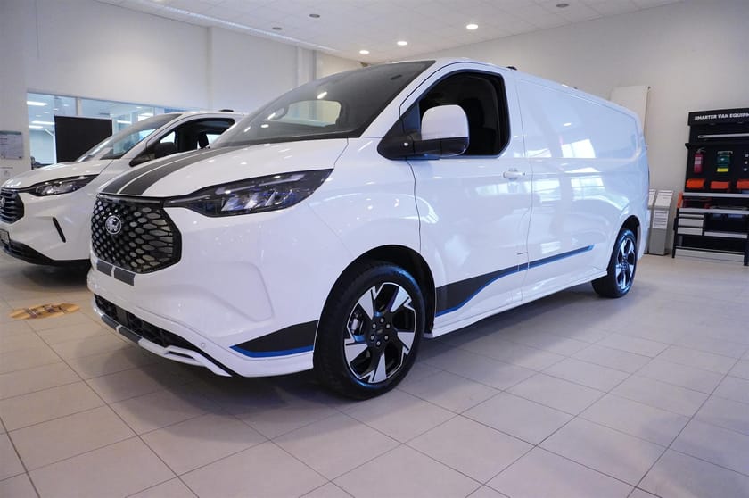 Bild 2 av WF0RXXTAXBTS41353 E-Custom Skåp Sport 340l Elmotor 210kw 286hk 1-Växlad El