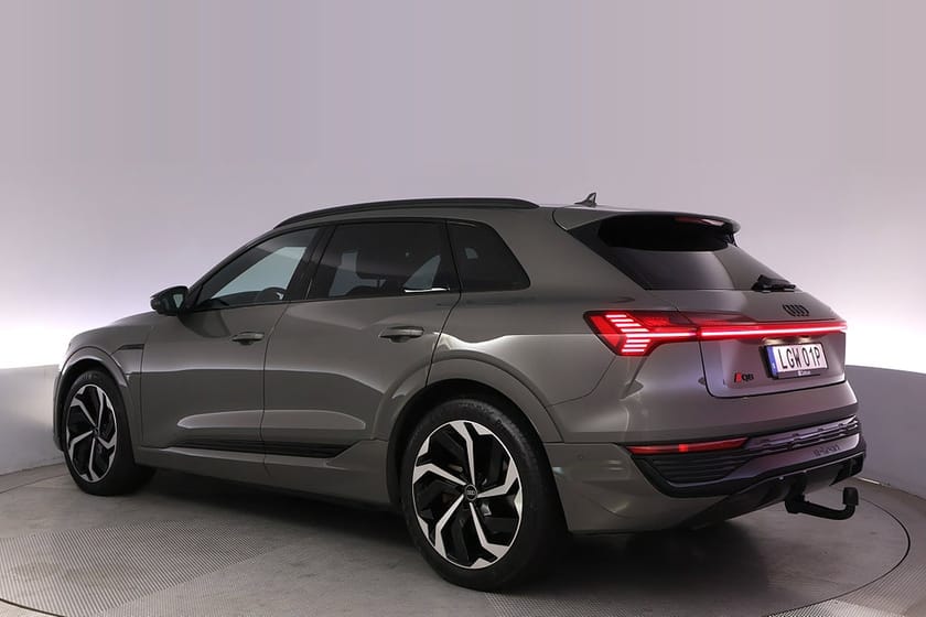 Bild 4 av Audi Q8 55 e-tron quattro S-line Läder Pano B&O 360 BSM Drag