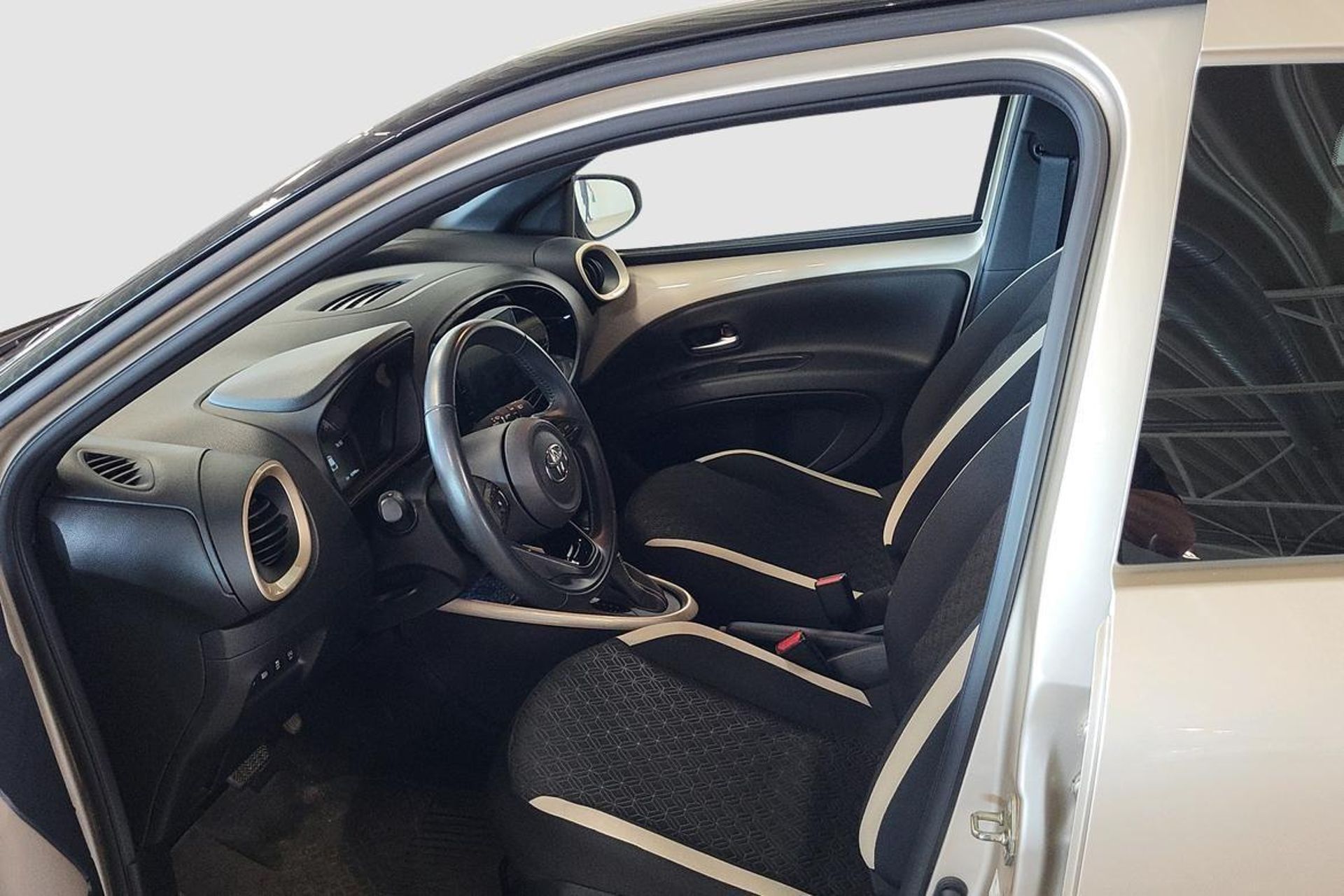Toyota Aygo X 1,0 S-CVT PULSE 2023, bild 7/11