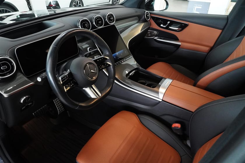 Bild 2 av Mercedes-Benz GLC 400 e 4MATIC AMG Line Pano Burmester