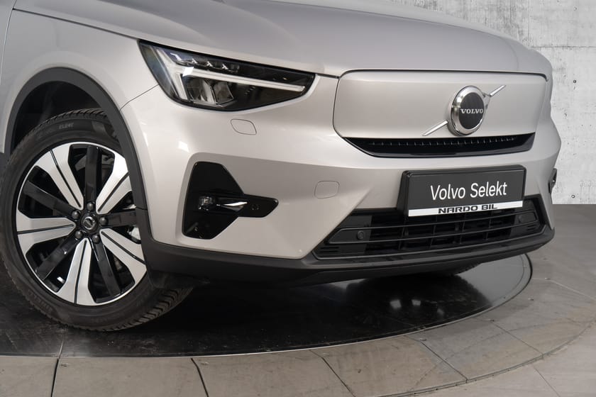 Bilde 3 av Volvo XC40 Recharge Twin motor Plus 408 hk. Varmepumpe/VOC/Induktiv lader/Adaptiv CC