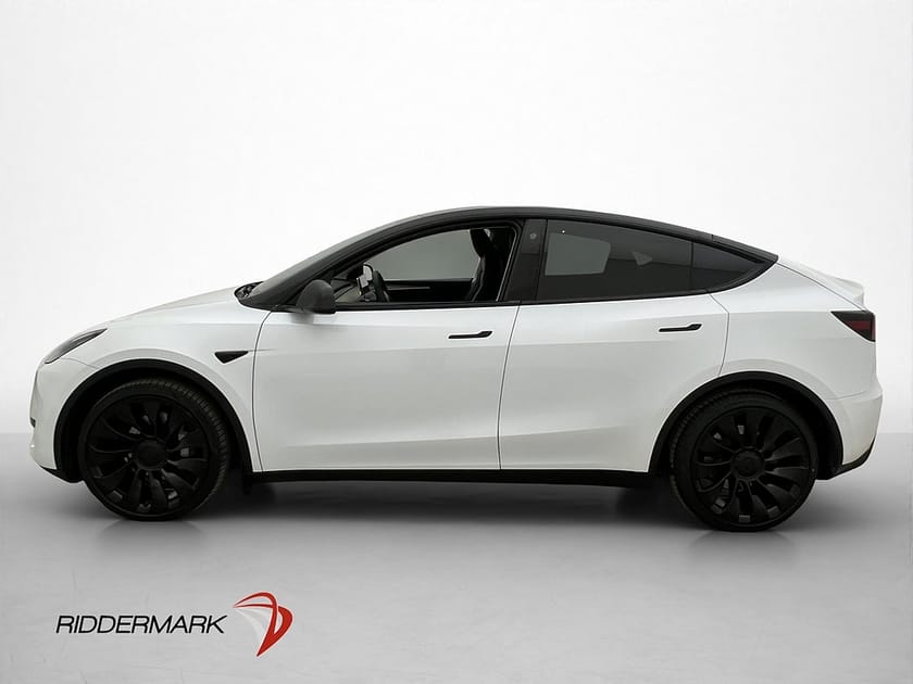 Bild 3 av Tesla Model Y Standard Range RWD Pano Drag Autopilot Svensksåld