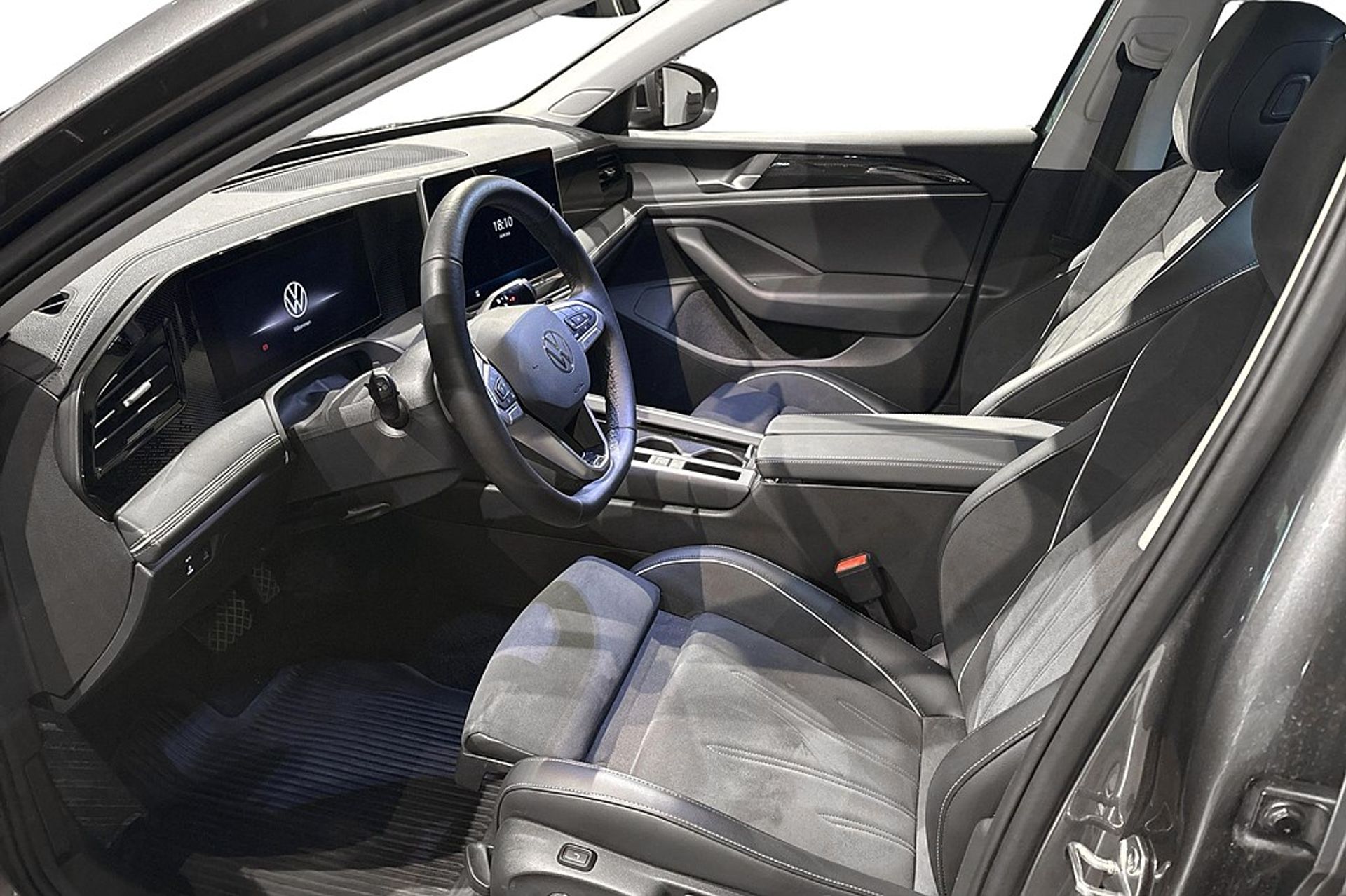 Volkswagen Passat 2025, bild 7/10