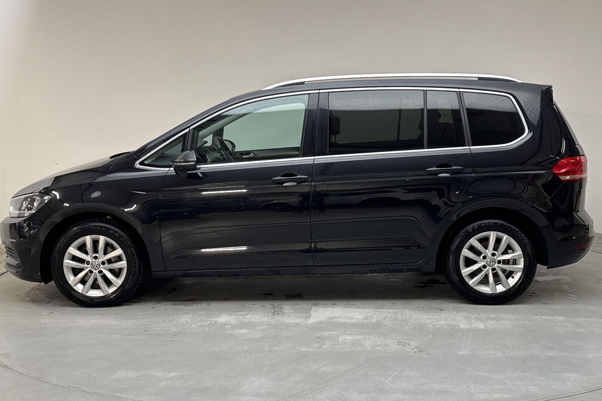 Volkswagen Touran 2016, bild 2/10
