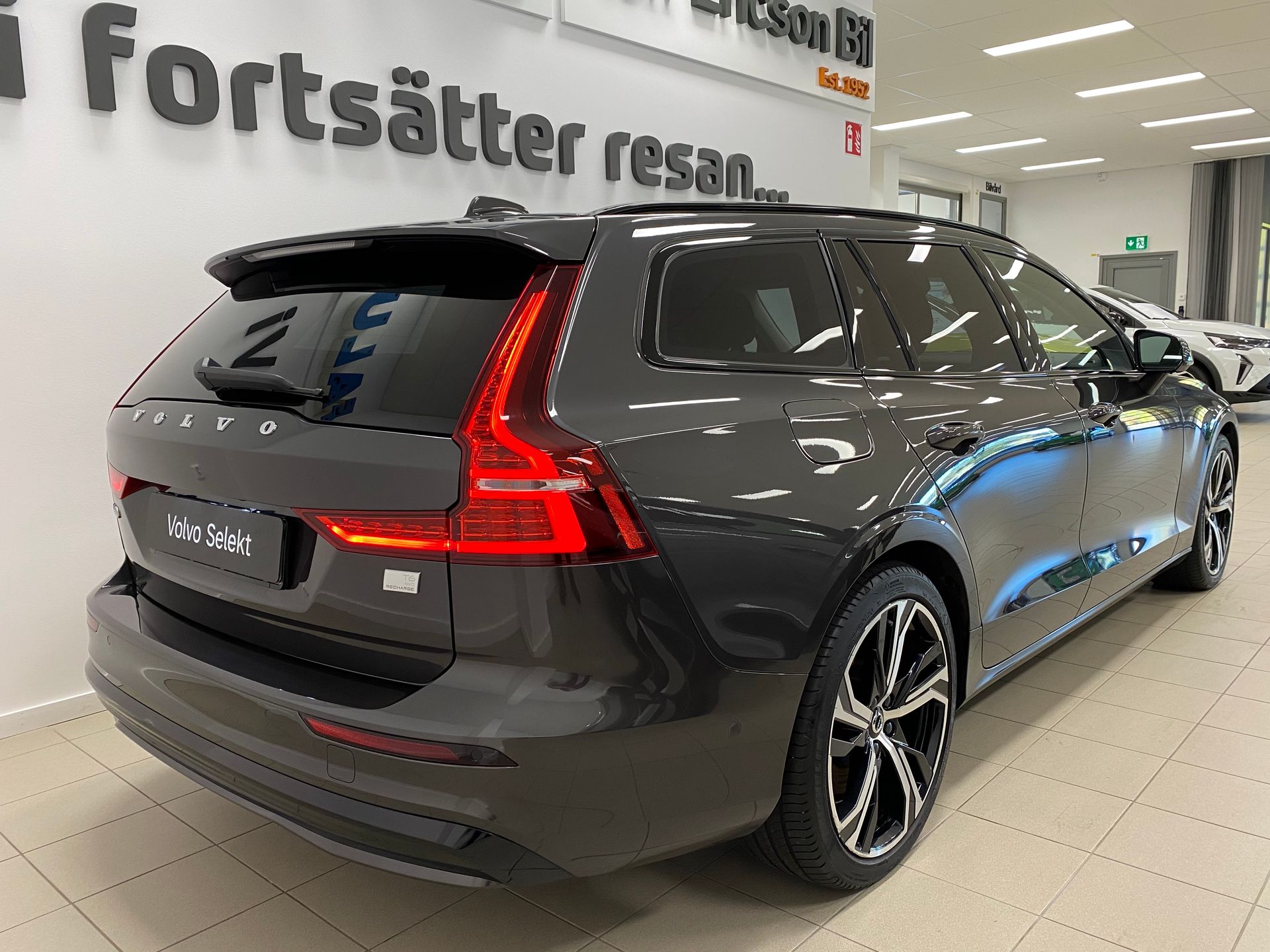 Volvo V60 Recharge T6 Ultimate Dark 2023, bild 4/10
