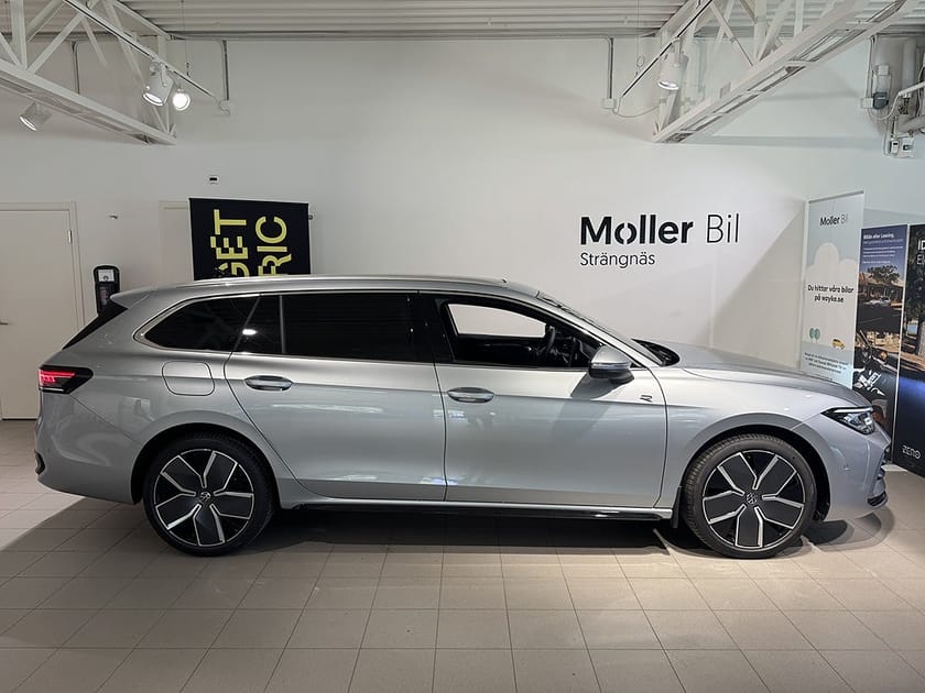 Bild 2 av Volkswagen Passat Variant eHybrid 272 DSG6 R-LINE