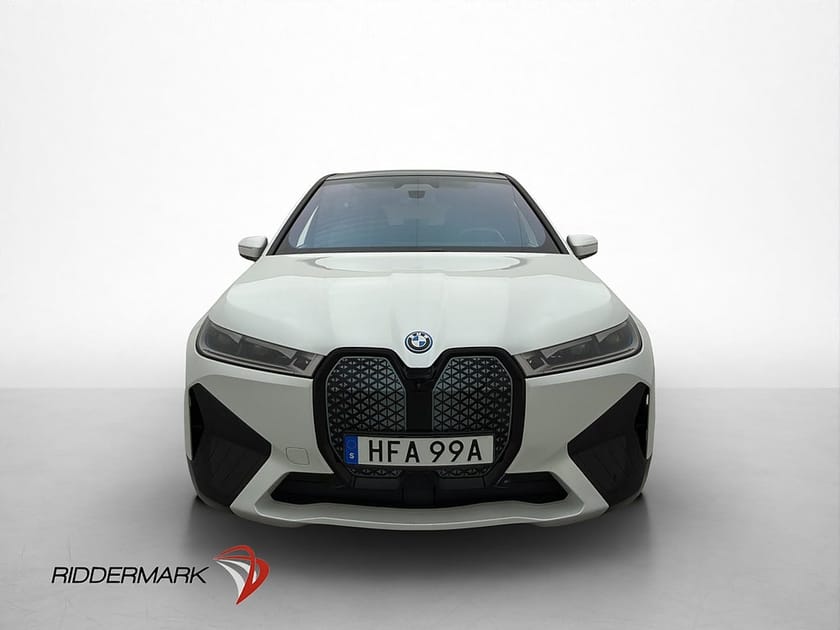 Bild 3 av BMW iX xDrive40 Sport Sky Lounge H/K HUD 360° Skinn Drag