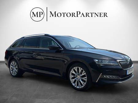 Škoda Superb iV Kombi Skoda 1.4 TSI Business Edition Style Drag Cockpit Värmare