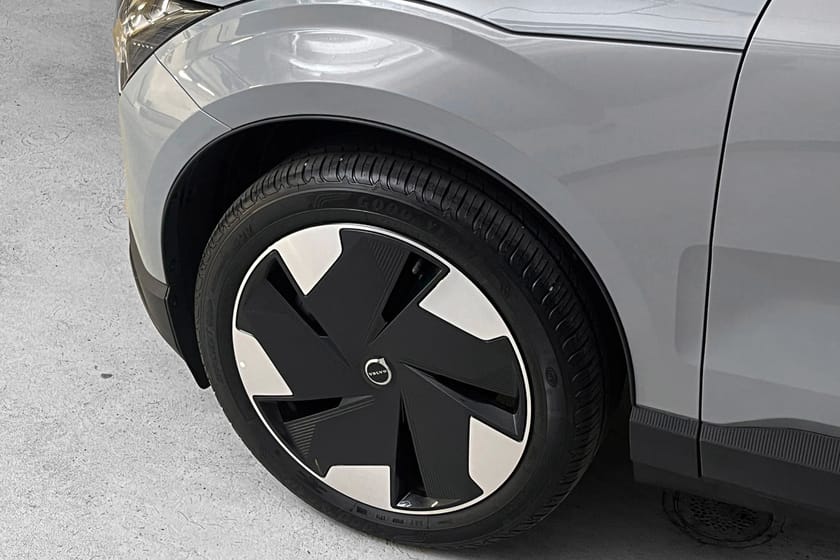 Bilde 5 av Volvo EX30 Single Motor Extended Range Ext. Plus PILOT.ASSIST|V.PUMPE|ACC|H&K|19"