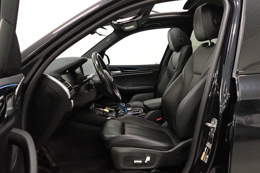 Bild 4 av BMW iX3 M Sport Pano Drag Ambient Läder Adap-F P-Värme ShadowL