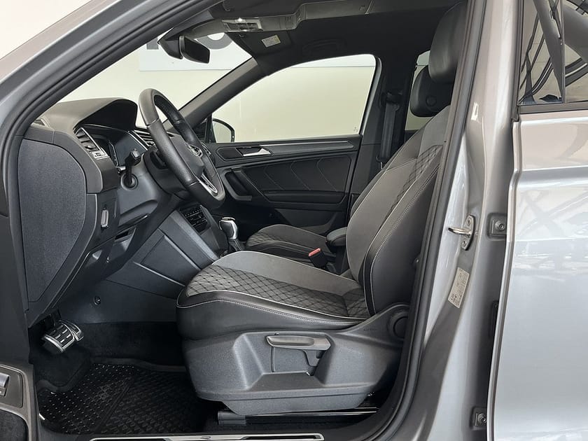 Bild 5 av Volkswagen Tiguan Allspace 5-sätes R-Line 2.0 TDI 200hk 4Motion Värmare Drag 20"