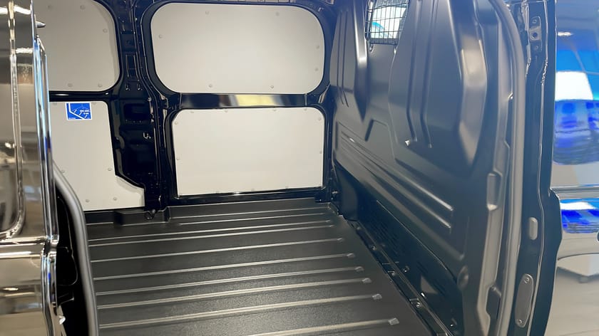 Bild 5 av Ford E-Transit Custom 340 AWD E-CUSTOM  SPORT SKÅP 340L / 360-kamera / Drag