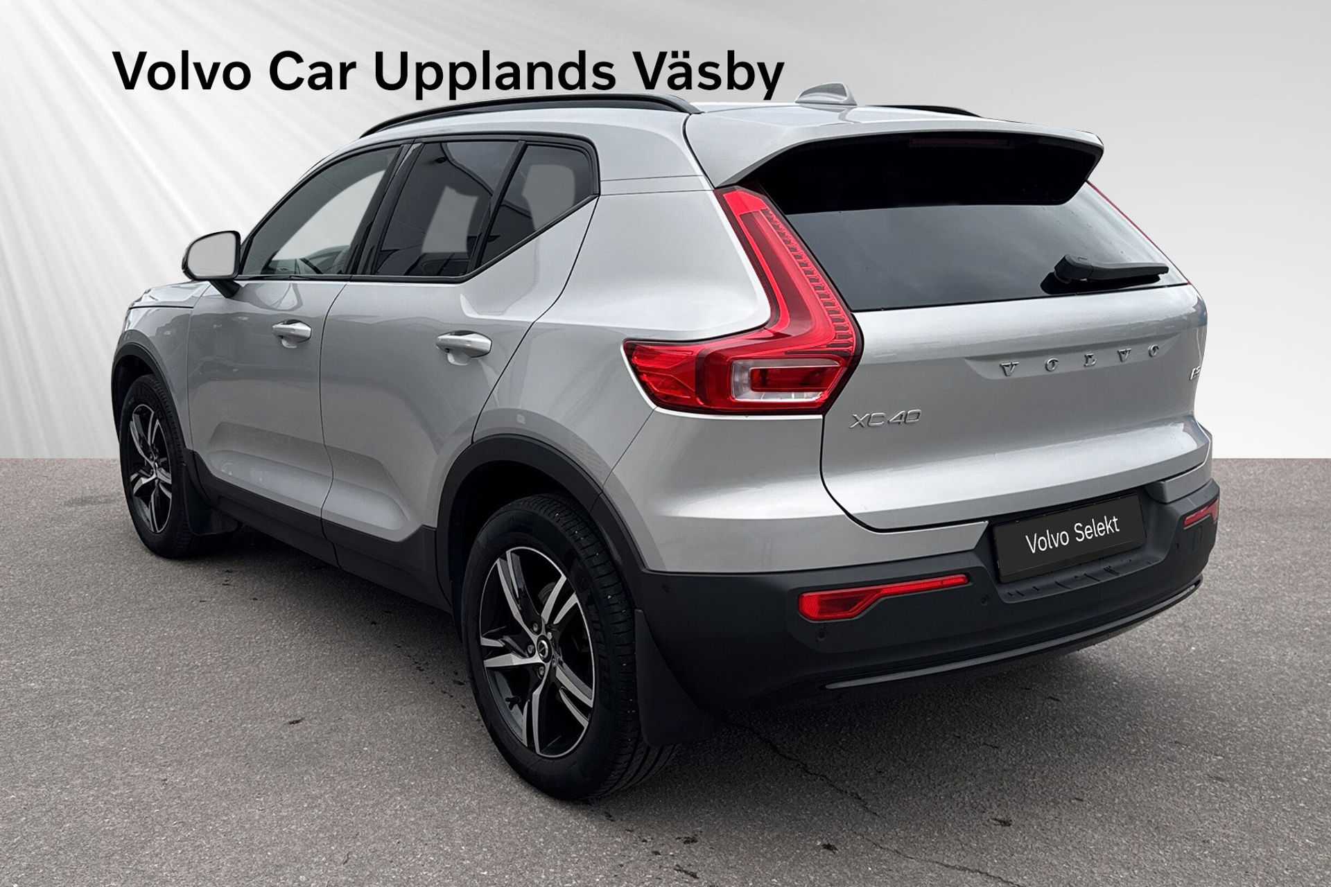 Volvo XC40 B3 FWD Bensin Plus Dark 2025, bild 4/10