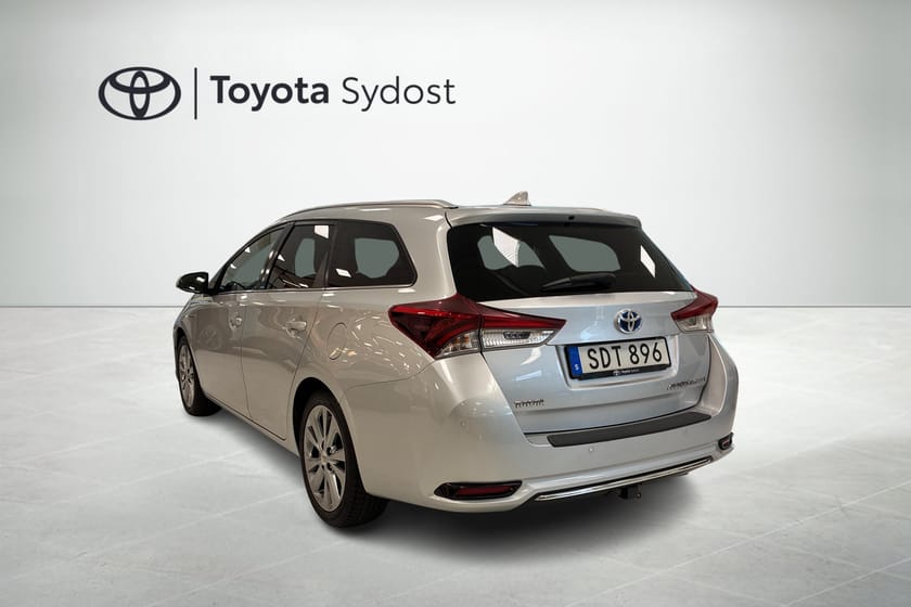 Bild 2 av Toyota Auris Touring Sports Hybrid Executive Automat Drag Backkamera  Rattvärme mm.