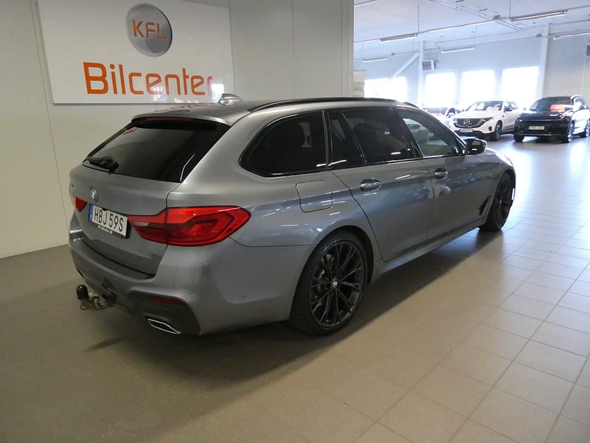 Bild 4 av BMW 530d xDrive Touring M Sport Värmare-Skinn-Drag-Pano-360°-H&K-HUD