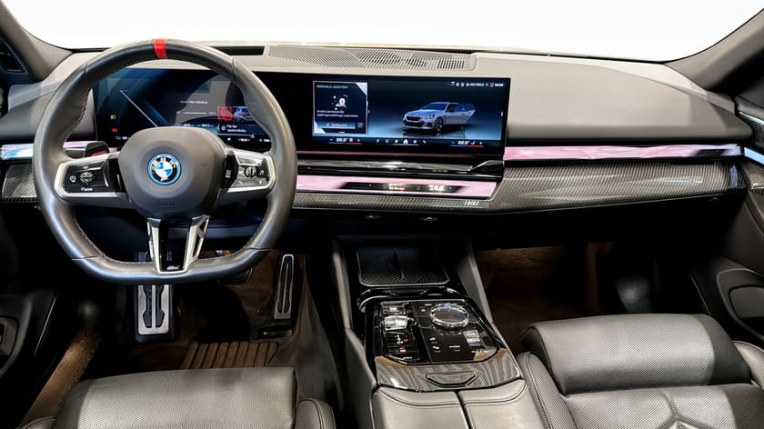 Bild 4 av BMW i5 M60 xDrive Touring M Sport Pro Bowers/Wilkins Kolfiberpaket SE SPEC*