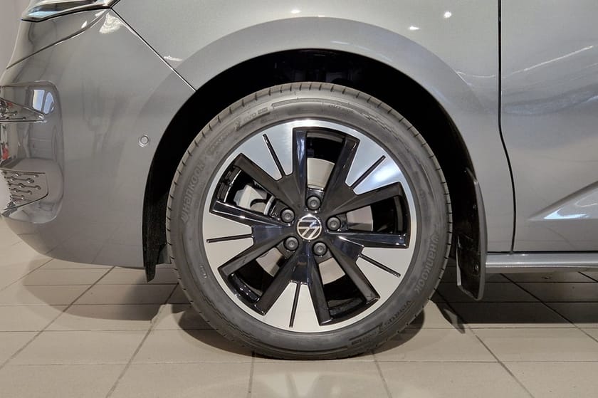 Bild 3 av Volkswagen Multivan eHybrid 4M STYLE HJULBAS: 3124 MM LÅNGT ÖVERHÄNG MOT
