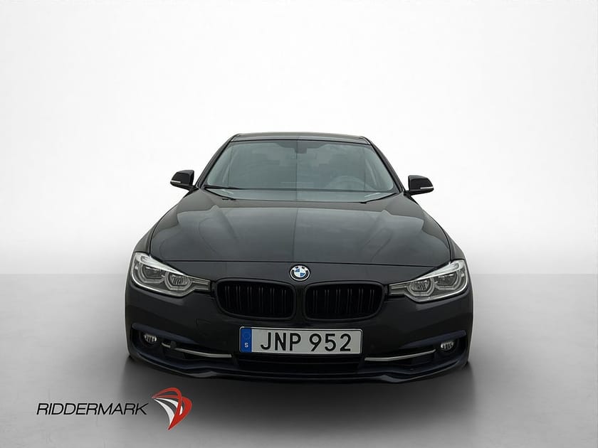 Bild 2 av BMW 320i xDrive Sedan 320 184hk Sport line Cockpit Navi HiFi Drag
