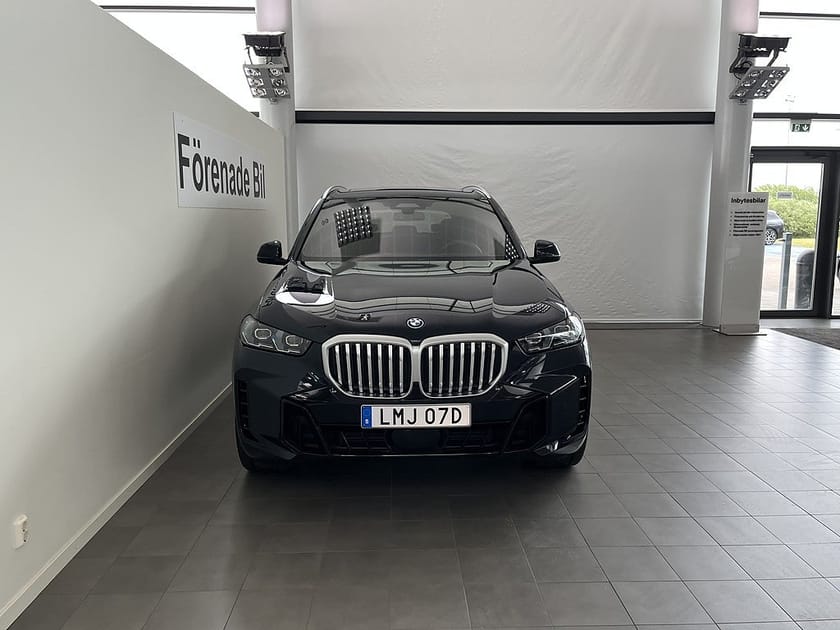 Bild 2 av BMW X5 xDrive50e M Sport H/K KomfortStol Drag Panorama