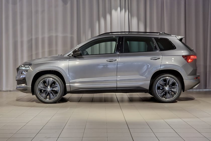 Bild 2 av Škoda Karoq Sportline | P-värmare | Drag | Navi | Matrix