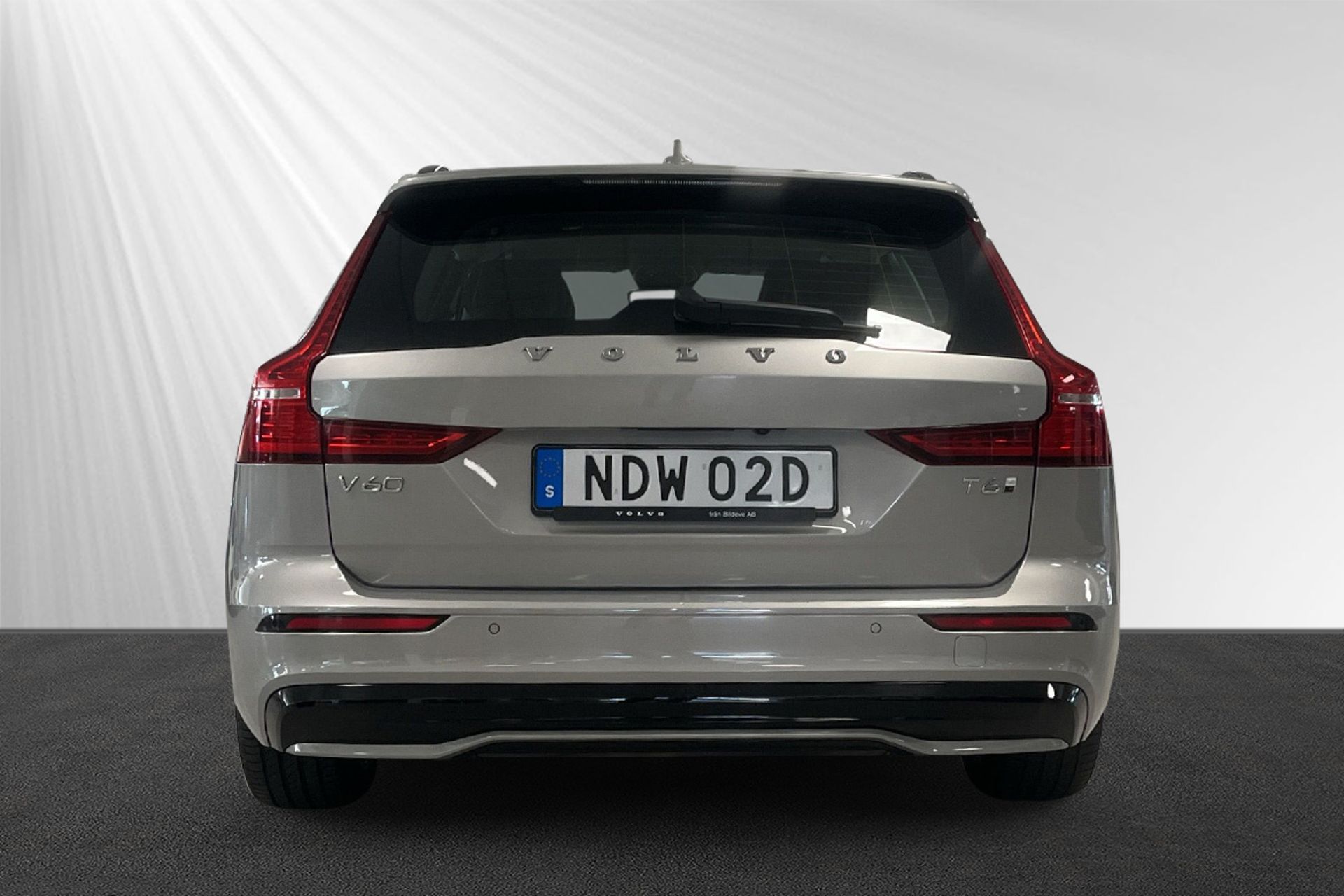 Volvo V60 T6 Plus Dark Edition 2025, bild 2/7