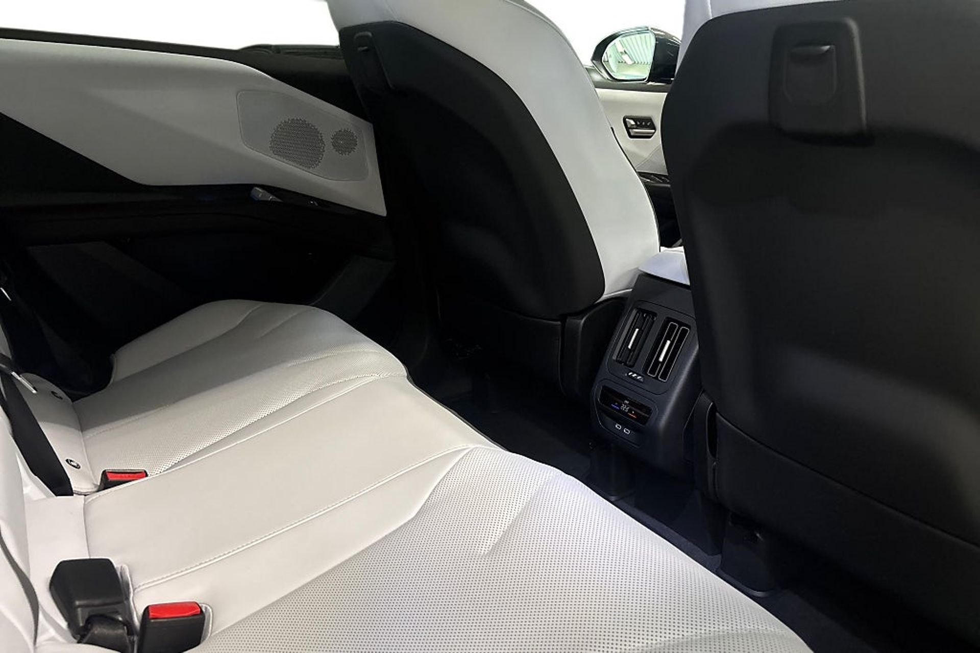 BMW iX3 50 xDrive M-Sport 2026, bild 7/10