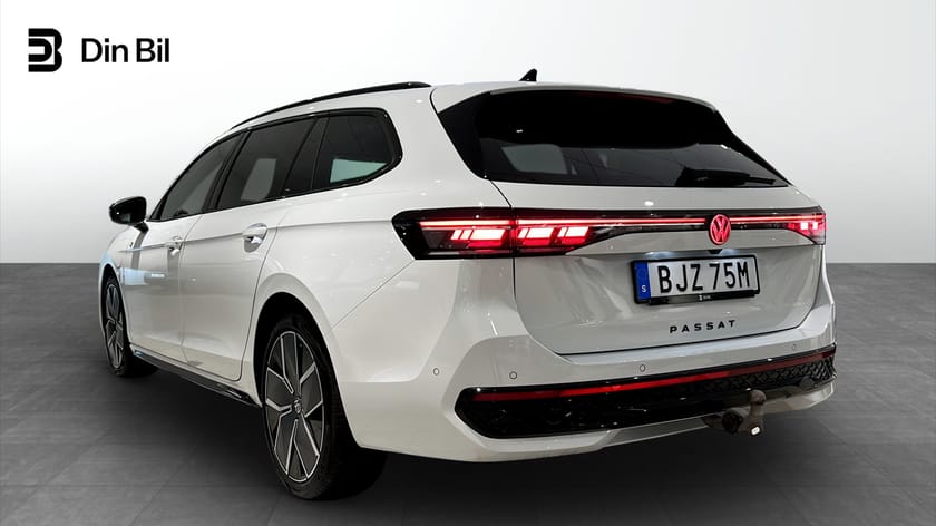 Bild 3 av Volkswagen Passat Variant eHybrid DSG R-line Blackstyle Drag/Panorama/Dcc