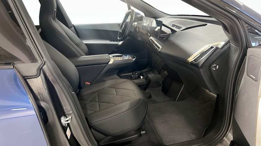 Bild 3 av BMW iX xDrive40 xDrive 40 Innovation Panorama SkyLounge ElektriskDragkrok