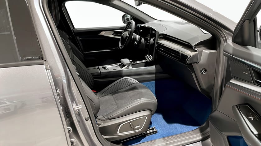 Bild 3 av Renault Rafale E-Tech 4x4 ESPRIT ALPINE EDITION 300 PLUG-IN (DEMO)