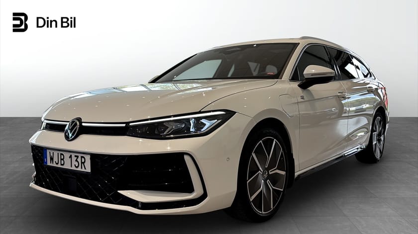 Bild 1 av Volkswagen Passat Variant eHybrid R-LINE 1.5 TSI 272 hk Drag/Värmare/Panoram