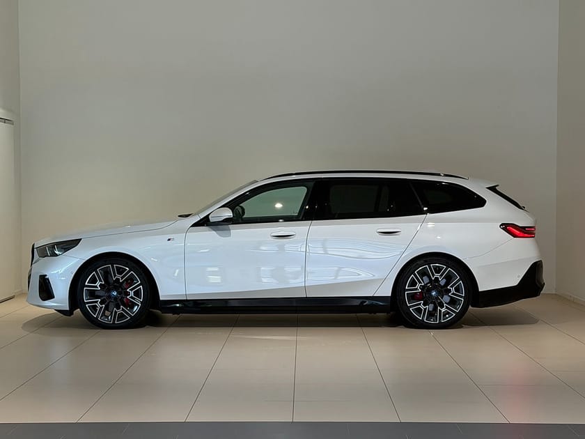 Bild 2 av BMW i5 eDrive40 Touring M-Sport PRO, Drag, HK,Driving Plus,Parking Plus,Head Up