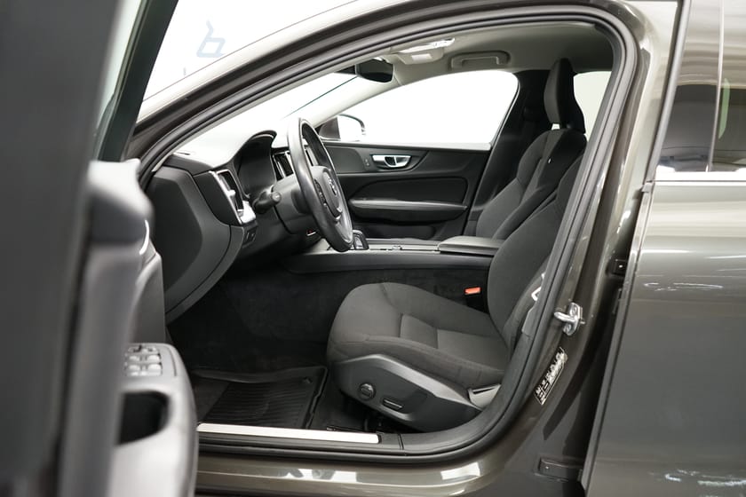Bild 5 av Volvo V60 B4 Bensin Momentum Advanced Edition, Dragkrok
