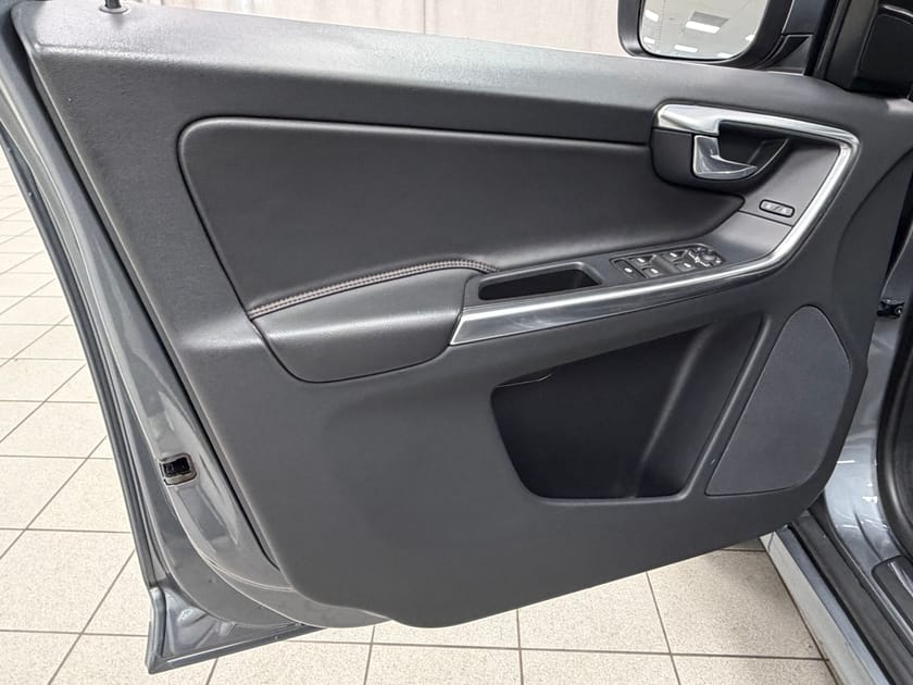 Bild 5 av Volvo XC60 D4 AWD Classic Summum | Drag | Parkeringskamera bak