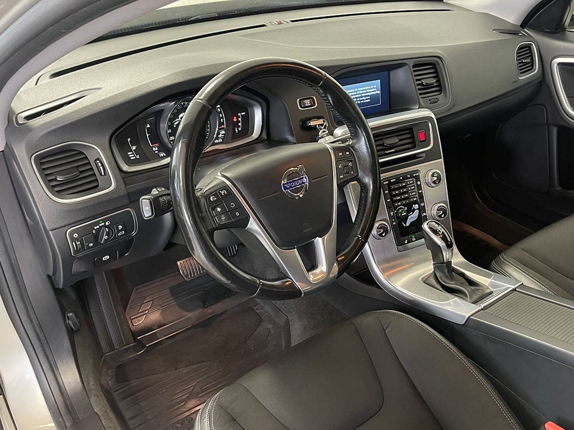 Volvo V60 D4 Geartronic VÄRMARE 190hk 2017, bild 7/10